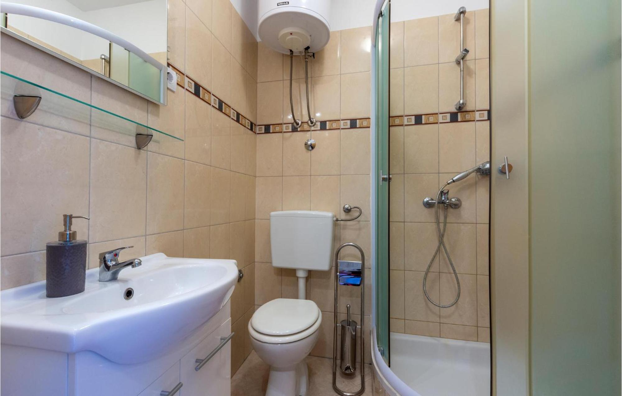 Awesome Apartment In Svinisce With Kitchenette Kültér fotó